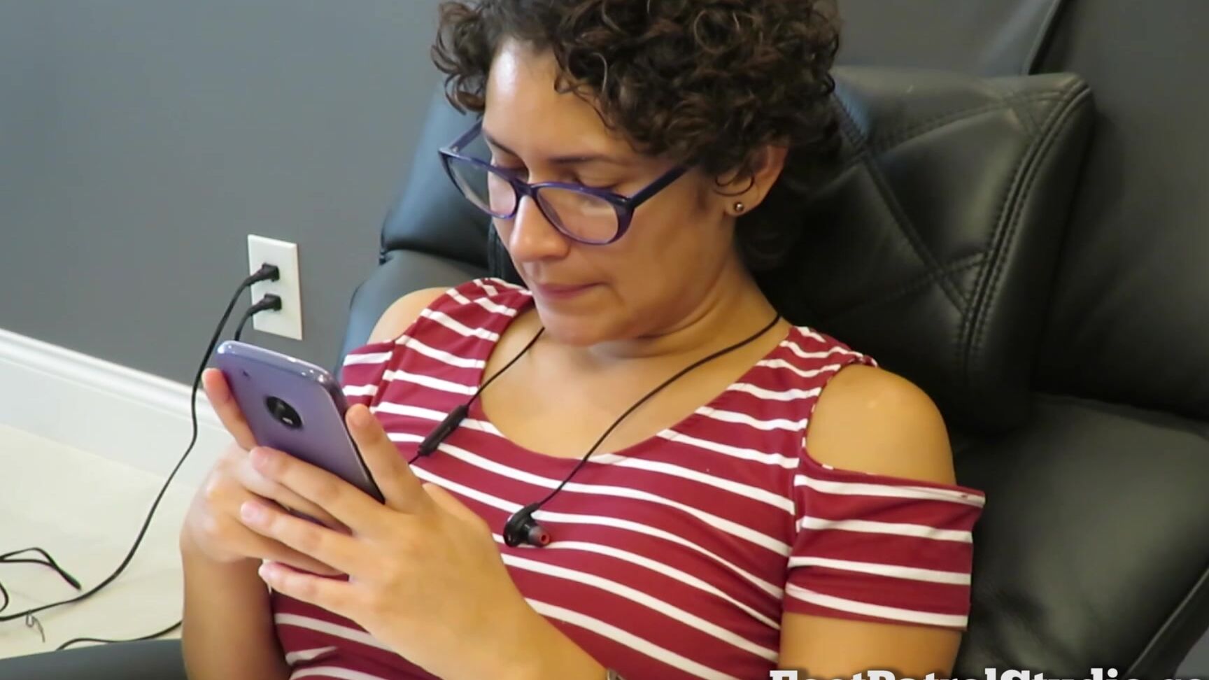 Foot Patrol Studio Pedicure Voyeur With Chikalu Delfuego