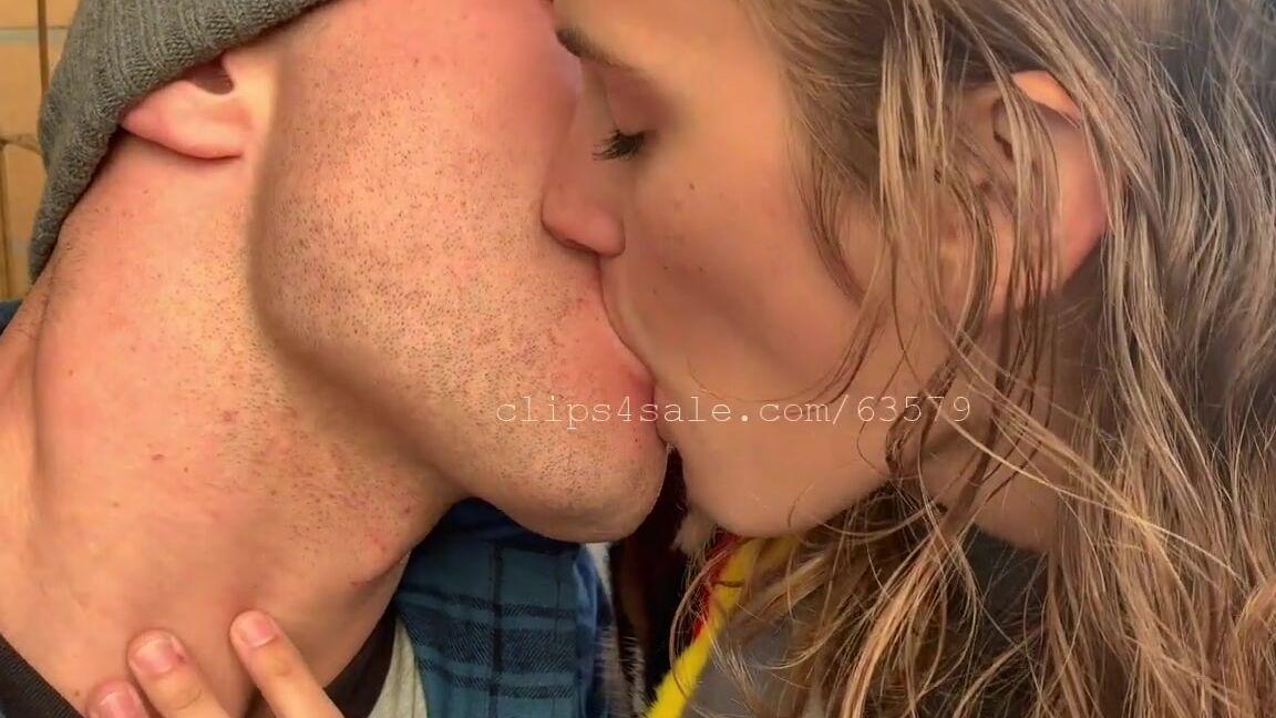 Kissingchannel Nicknamed Kissingchannel 12 23 2020 Onlyfans Video Andrew And Lauren 9V