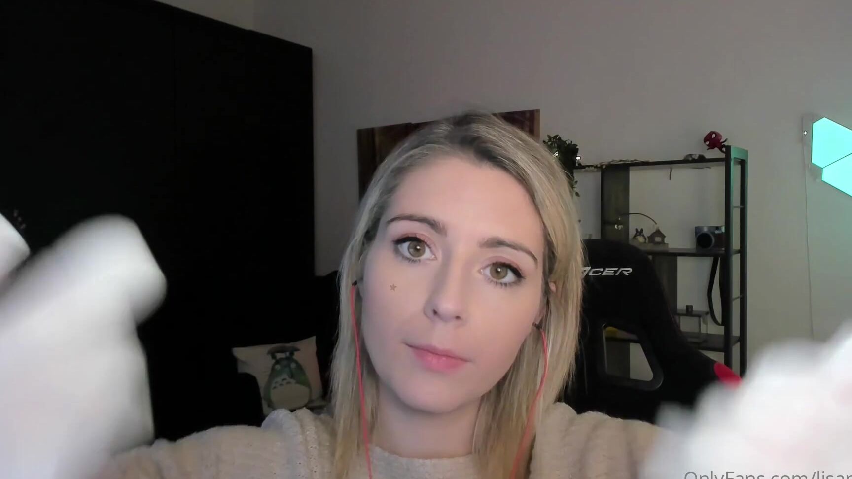 Lisamaus Mein Erstes Asmr Roleplay Video D Du Hattest Einen Harten Tag Deine Beste Freundin Ist