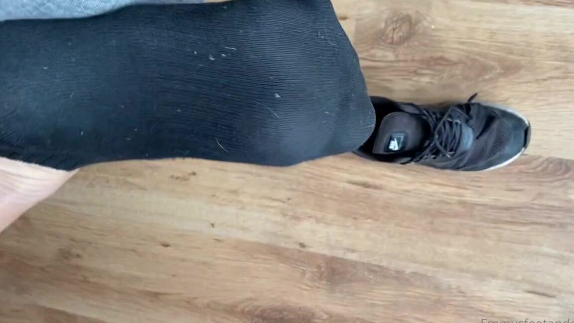 Emmysfeetandsocks Aka Emmyfeetandsocks Onlyfans Just A Quick Update Tonight We Re Invited For A Little Party So Gonna Wear These Sticky Supe 3P