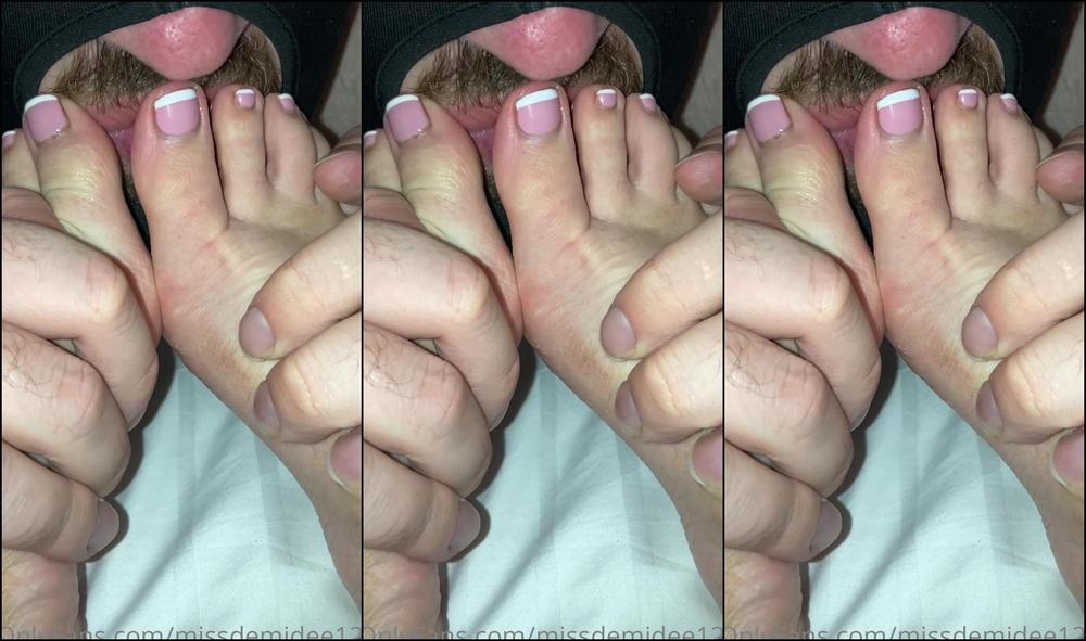 Missdemidee Foot Worshipping Done Right Slave Loves To Suck On My Toes As I Sip My Wine