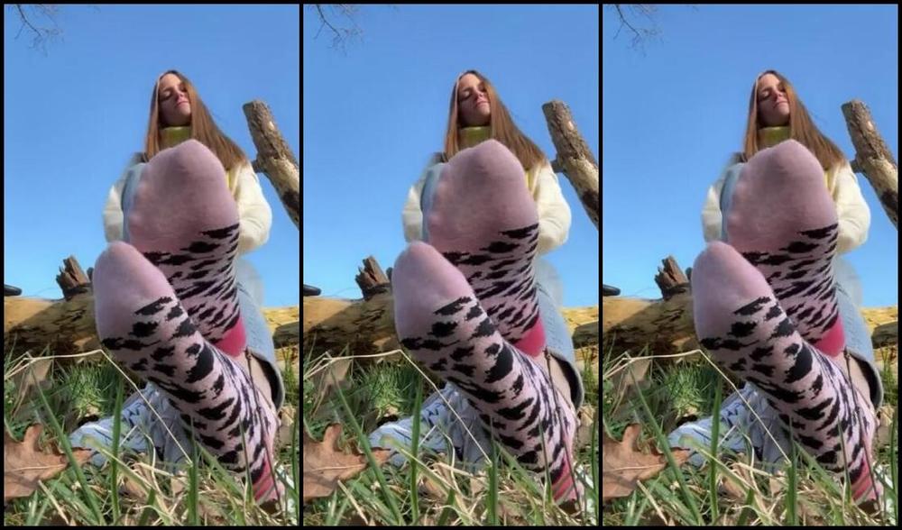 Indubiopronova Nicknamed Indubiopronova Onlyfans It S A Beautiful Day For Worshipping My Sweaty Socks Amp Giving My Soles A Tongue Bath