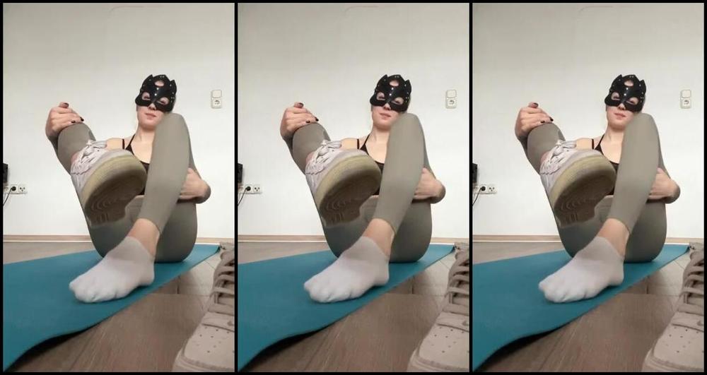 Socksfeet Misstress Nina Onlyfans 02 24 2024 My Feet Are Always So Wet After Training Come Here Slave I Want To Wipe My