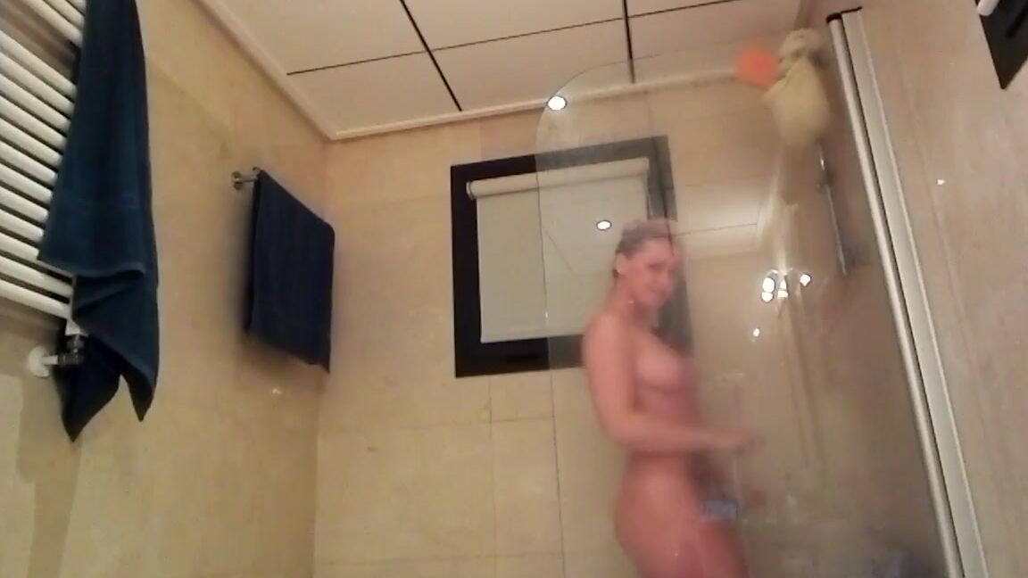 Kathianobilixx Findom 01 08 2017 Onlyfans Video Come To Shower With Me B