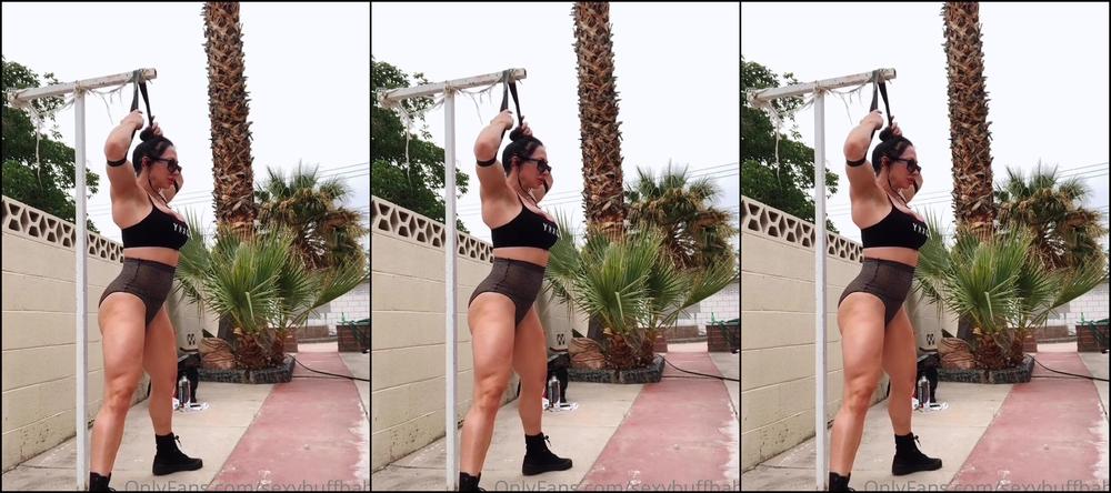 Sexybuffbabe Q Me Trickling Slowly Sometimes I Rough It And In This Case I Didn T Wipe Or Wash My