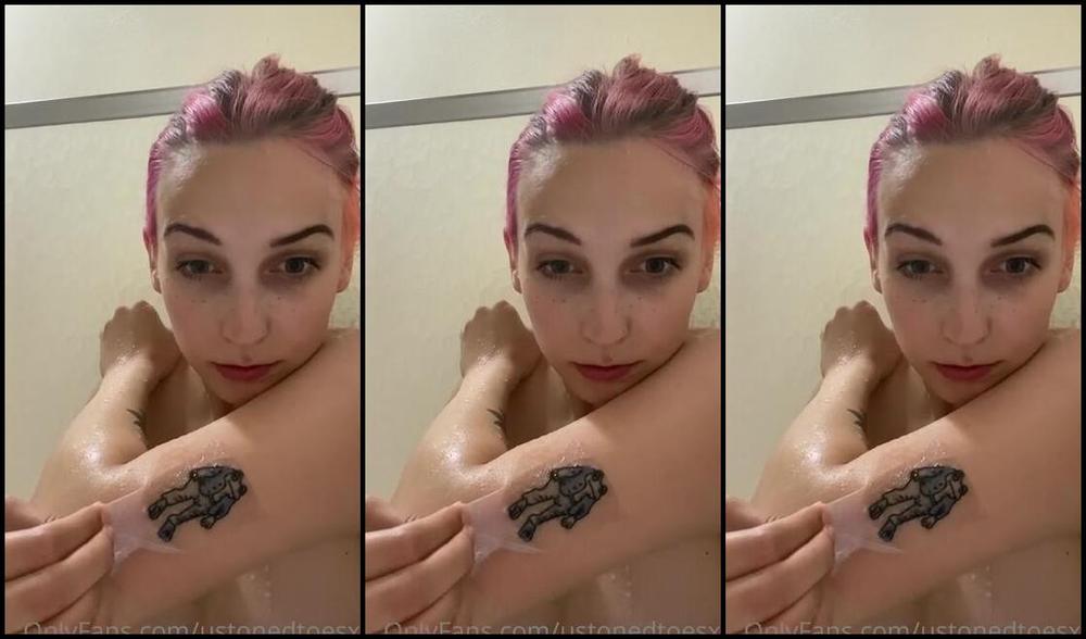 Ashleylottsxo Onlyfans Four Minute Video Of My Bitch Ass Peeling Off The Sticker From My Tattoo In The Shower Lolp