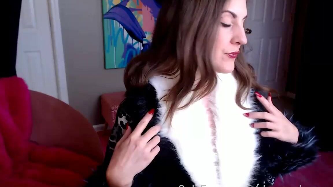 Ms Tomorrow Nicknamed Dommetomorrow Onlyfans Stream Started At 08062022 0302 Pm Opening A Gift