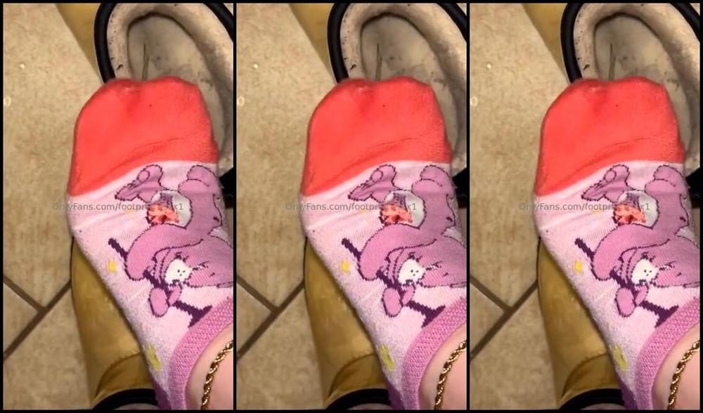 Footprincessx1 Nicknamed Footprincessx1 Onlyfans You Can See The Sweat Thru My Boots It Was A Longgggg Day My Feet Were Swollen I Could Use