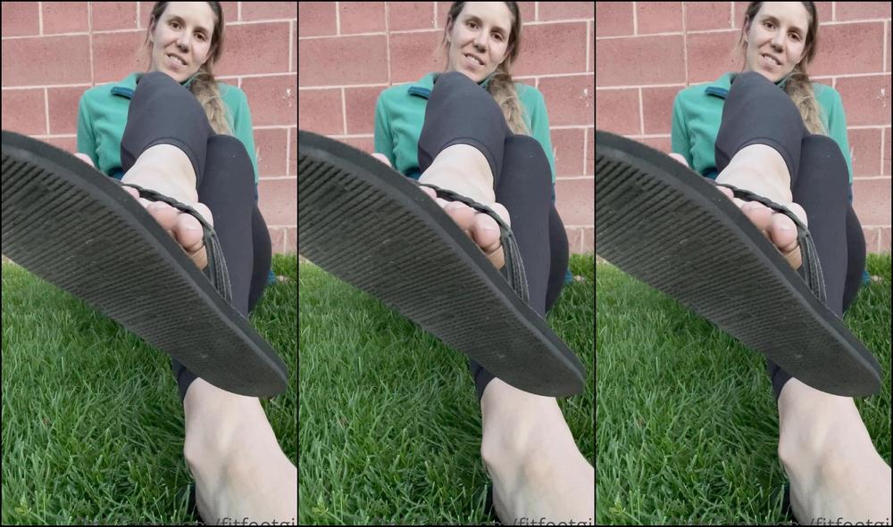 Fityoginina Spring Nights Are Suitable For My Favorite Flip Flops I Just Love The Way The Cool Grass