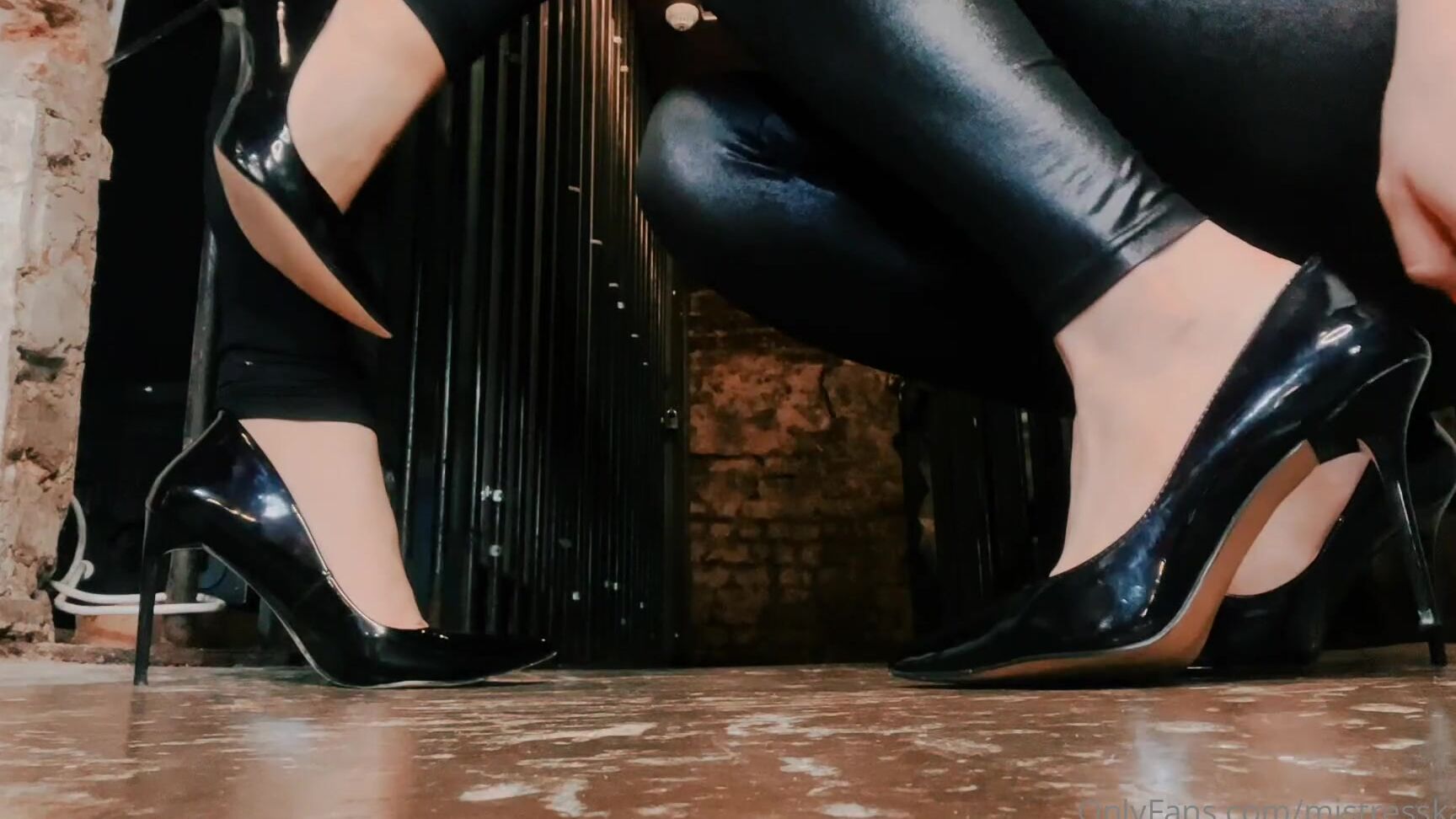 mistresskarina-15-05-2022-2455918724-worship-our-high-heels-ft-taintedmaitrise