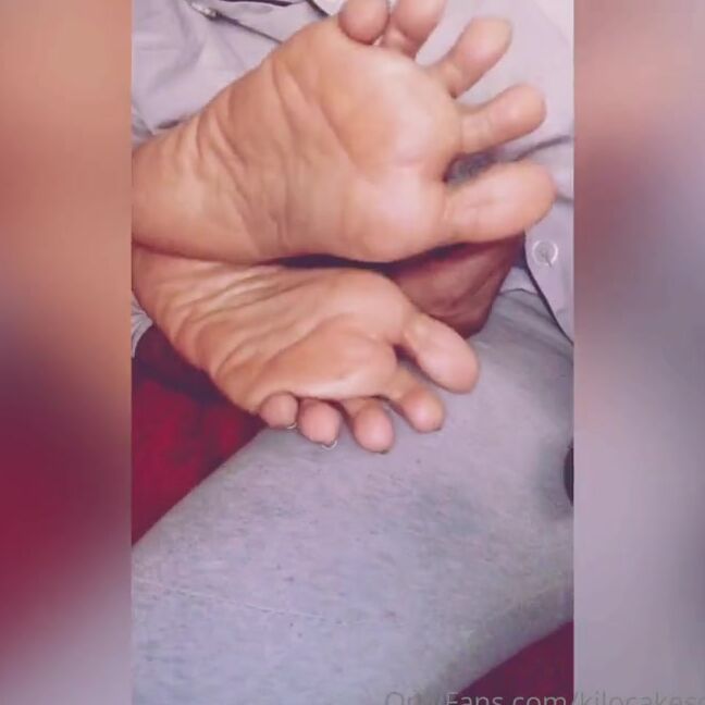 Atlfootjobqueen Aka Kilocakesole Onlyfans Tickled To Tears