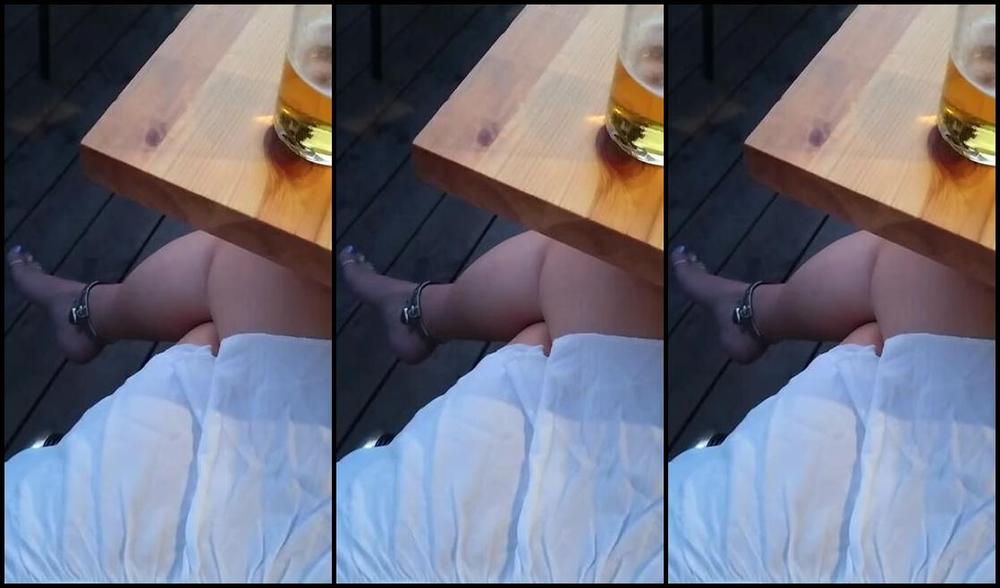 Frejas Submissive Feet Nicknamed Frejassubmissivefeet Onlyfans Going Out For A Beer And Visiting The Public Toilet At The Bar There Is