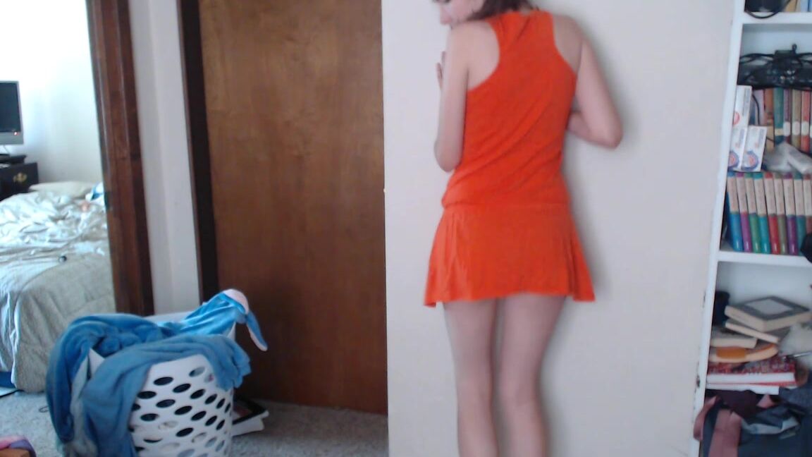 Annabelle Bestia Cheerleader Wets Herself