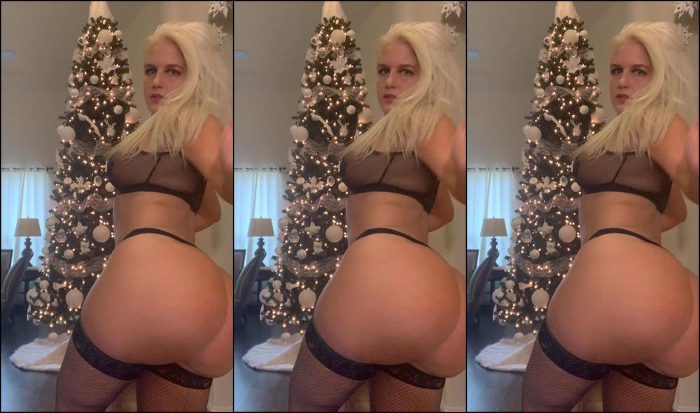 Kristen Kindle 5Df80Dec3869650Fd8Cf4