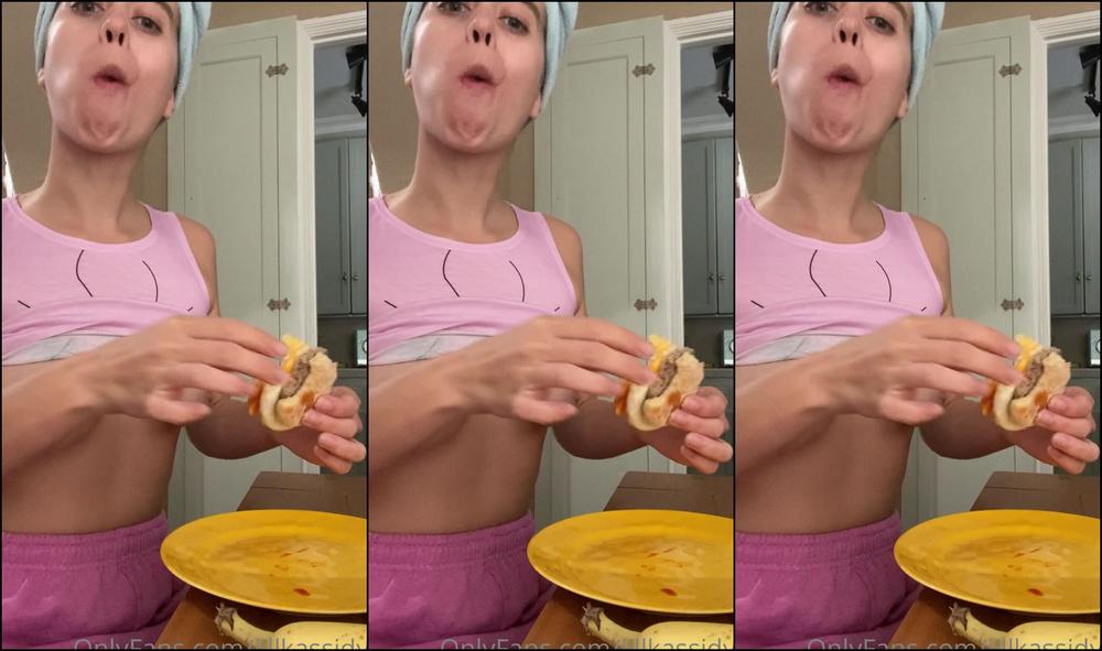 Jillkassidyy Good Morning Topless Breakfast Mukbang