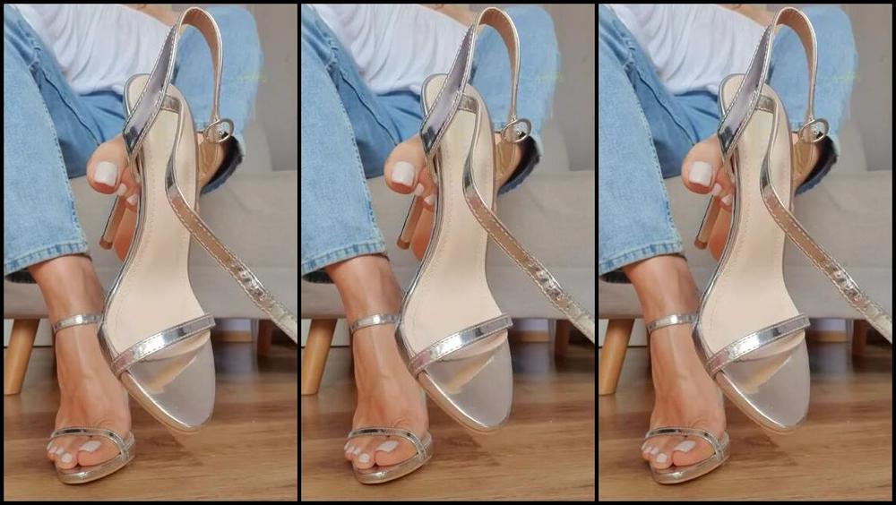 Sofiastoe Aka Sofiastoes Onlyfans It Is Fun To Have Me As Your Work Colleague Would You Ever Get Some Work Done