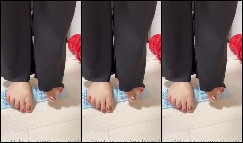 Miichannel R Nicknamed Miichannel R Onlyfans The Sole Of The Foot On The Foot Board