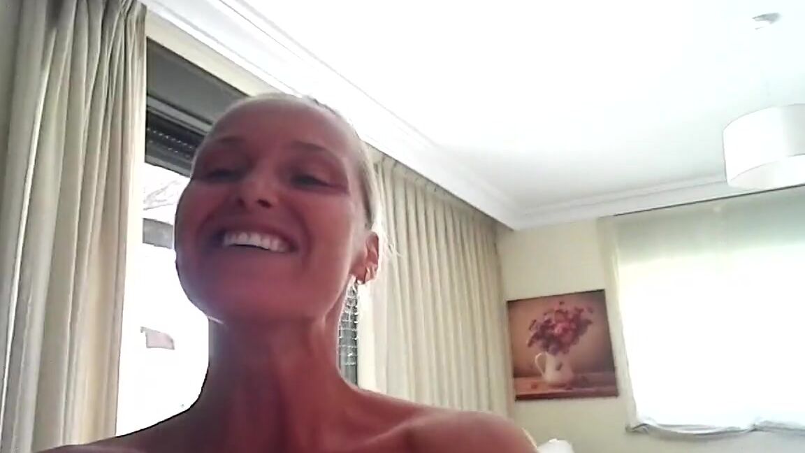 Kathianobilixx Findom 08 22 2017 Onlyfans Video Topless Pool Time Mf