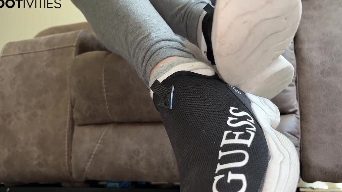 Ivy S Feet Nicknamed Footivy Foot Fetish 09 12 2022 Onlyfans Video Post Walk Double Layer Sock Strip