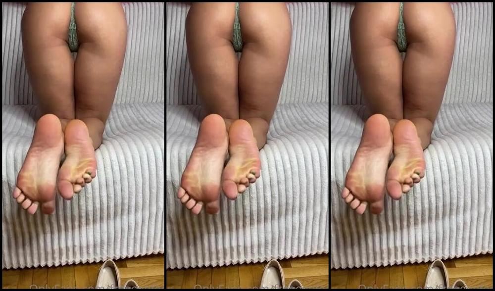 Froggeevip Onlyfans Good Morning My Boys Just Showing My Body Putting On Fishnet Stockings Heels Enjoy