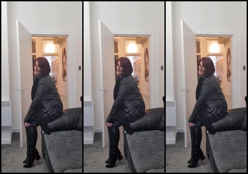 Miss B Nicknamed Missb52S Onlyfans 02 08 2021 Walk You On Your Lead Like A Dog