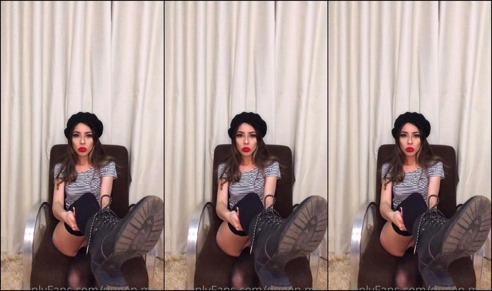 Queen Missy 2160496852 07 12 2021 Tirando Minha Bota E Minhas Meias Suadas Mandando Voc Cheirar E Me Obedecer Lamber Meus P S