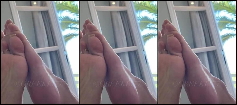 Greek Goddess Li Aka Greekli77 Onlyfans It Would Be So Much Better Having One Of My Footboys Here To Rub This In For Me Maybe After Worshi Qm