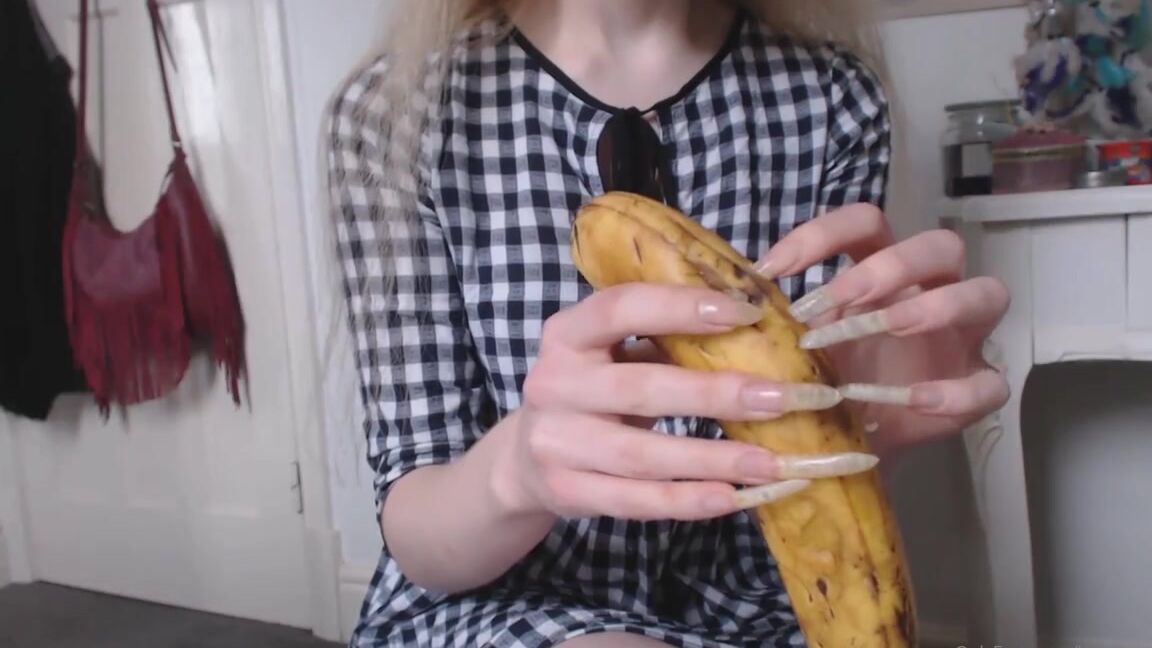 Lalalaura Nicknamed Lauras Kingdom 04 25 2020 Onlyfans Video Crystal Clawss Mushy Banana