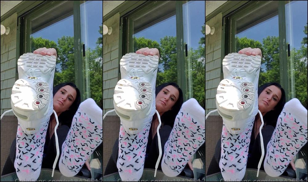 u184265127-01-11-2021-2262246082-back-deck-soles-tease