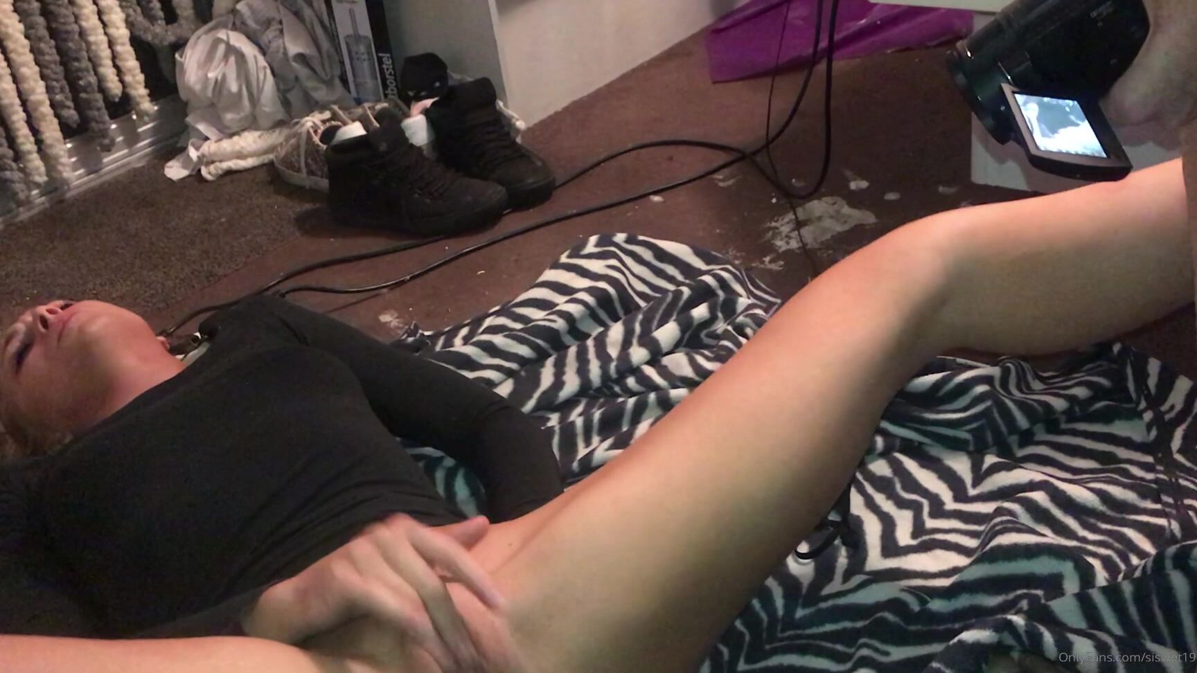 Siswet Blowing Stroking And Cumming