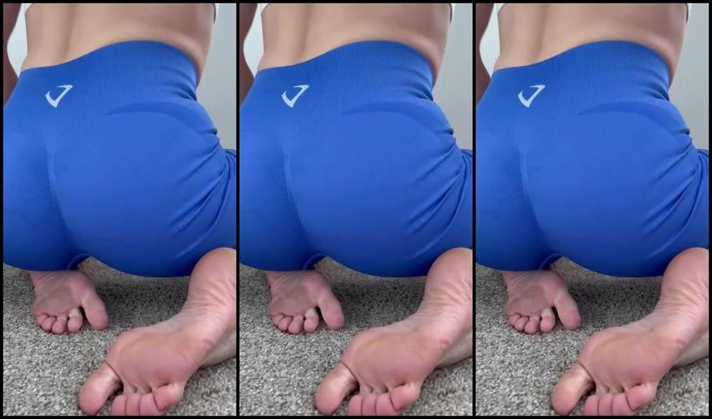 Fitxmama Nicknamed Fitxmama Onlyfans A Little Post Workout Sweaty Soles And Booty Video It S Been A Minute Since You Heard