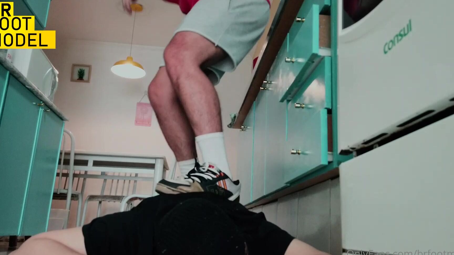 Brfootmodel 2622816853 10 01 2022 Kitchen Trampling