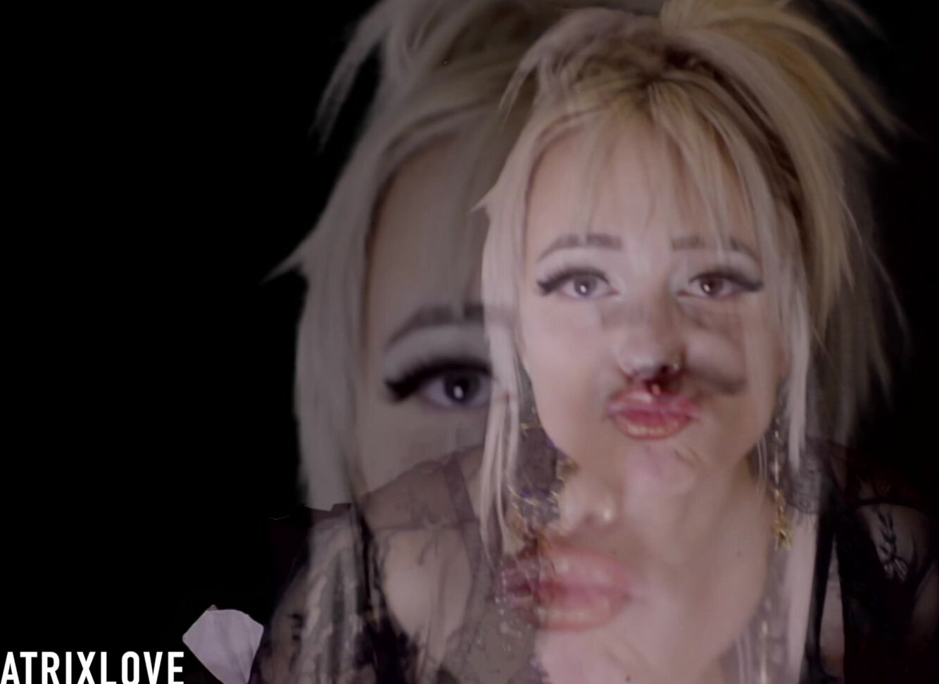 Beatrixlove Kissing You