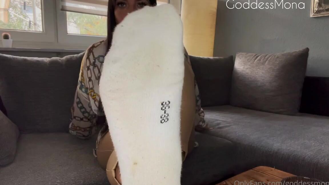 Goddessmona 91 Onlyfans Wasche Meine Socken Und Salzigen Sohlen Wie Du Weit Es Wash My Socks And Salty Soles How Youp