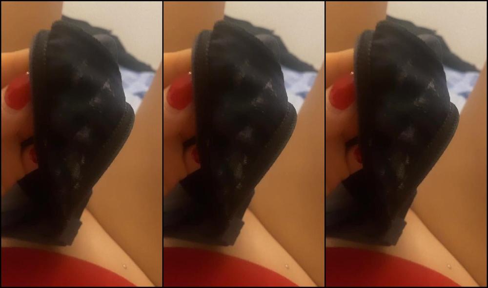 Mistress Gaia Buongiorno Schiavi Annusate Le Mie Mutandine Che Ho Indoss