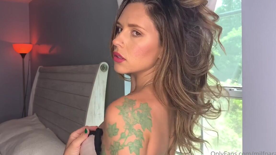 Sunny Zass Nicknamed Milfparadise Onlyfans 06 26 2020 It Turns Me On When You Play With My Long Brown Hair