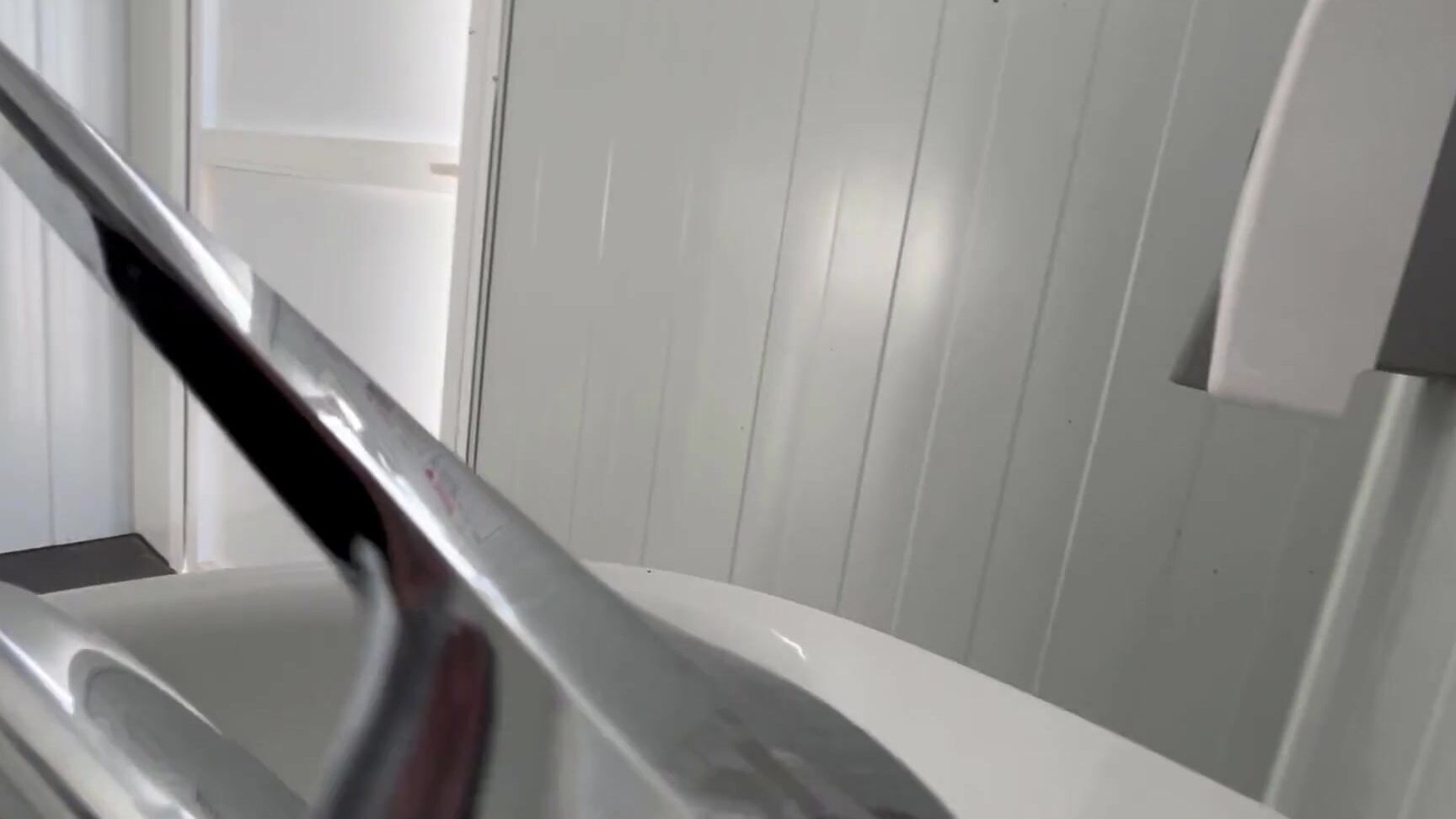 Дик Флэш Девушка Застукала Меня За Мастурбацией В Общественном Туалете На Пляже И Помогла Мне Кончить Pornhub Com