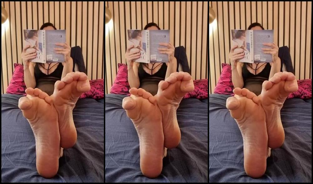 Taija Berryhill Nicknamed Taijaberryhill 12 09 2023 Onlyfans Video Your Cousin Is Reading A Book And You May Admire Her Beautiful Feet