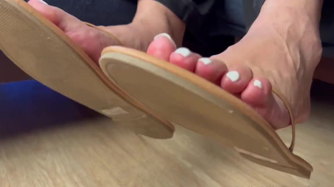 Sarah Bbw Fantasy Toes Aka Comefollowsarah Onlyfans Do You Love Flip Flop Play