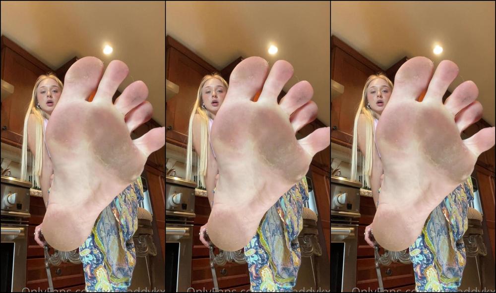 Xomaddykxo For Those That Love Being Pushed Around By A Dominant Goddess Get On Your Knees Beta Bitc