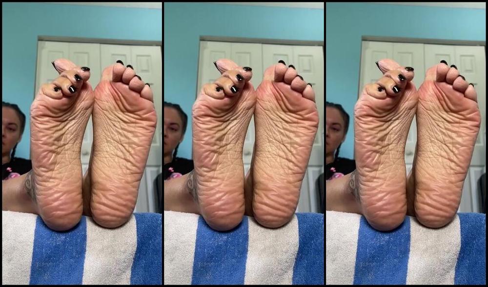 Deedeericanfeet Onlyfans As Requested Some One Made A Pretty Lg Mess On My Soles Hehehe It Was Probably One Of U Losers