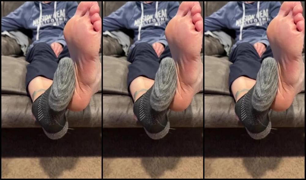 Solemate91 Nicknamed Solemate91 10 13 2024 Onlyfans Video Strip Video I Love Making My Husband Record Me Taking Off My Socks For You