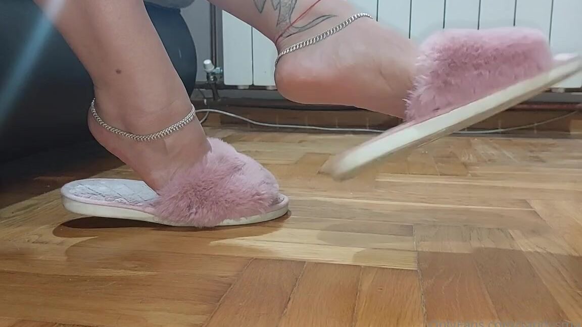 Mica Sandy Nicknamed Sandysmallfeet Onlyfans New Stinky Feet Tease Video Sold Would You Smell
