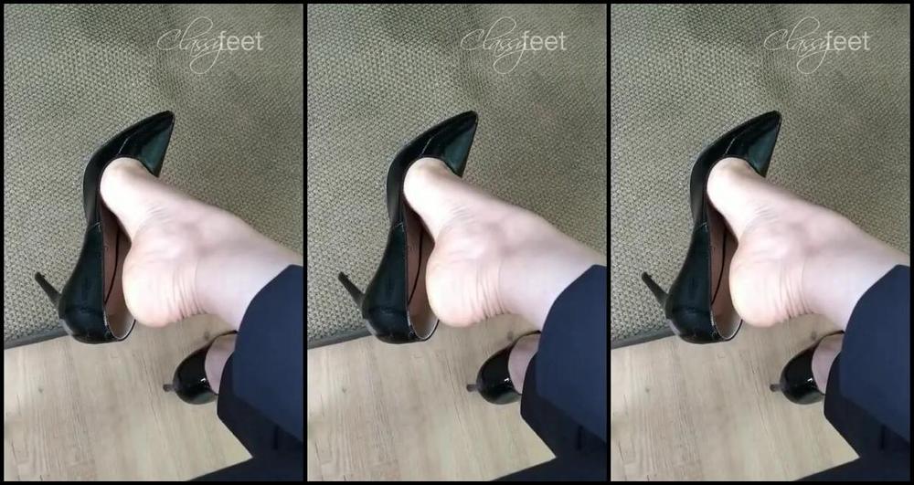 Classyfeet Sofia Nicknamed Classyfeet 06 18 2019 Onlyfans Video Shoeplay At The Office Im Going To Try And Make This A Daily Event