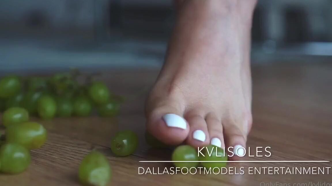 Kali Domina Nicknamed Kvlidomina Onlyfans Wouldn T You Love To Drink Wine Made From My Perfect Feet