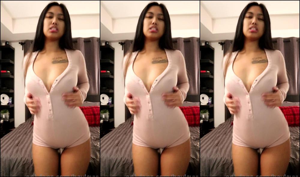 Hayleyxyz Stripping Out Of My Favourite Pink Onesie Would You Come Over And Cuddle With Me Or Shou