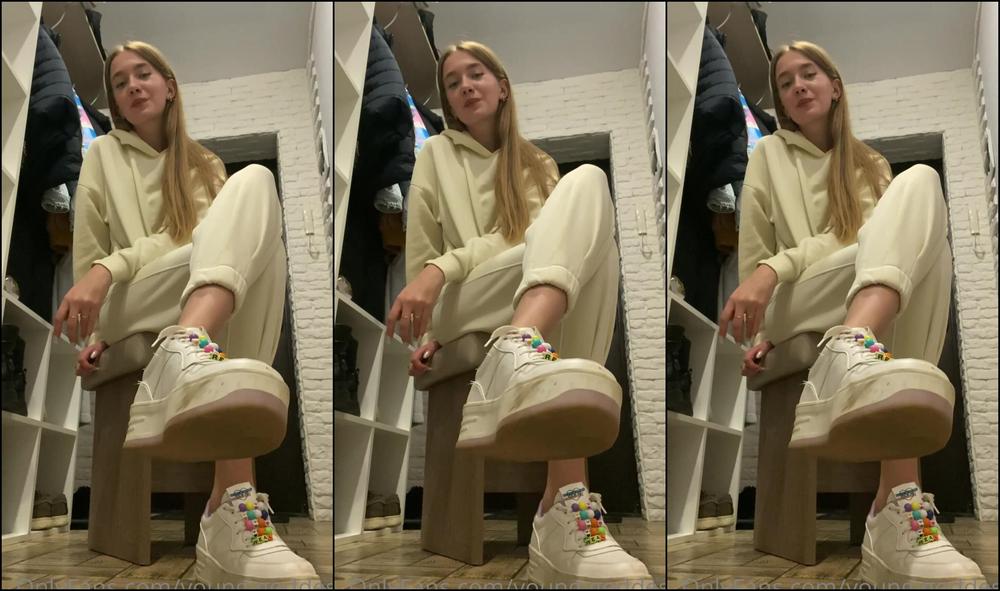 Young Goddess Just Got Home From A Walk It Got Pretty Cold Outside The Fall Has Come In Russia Gues