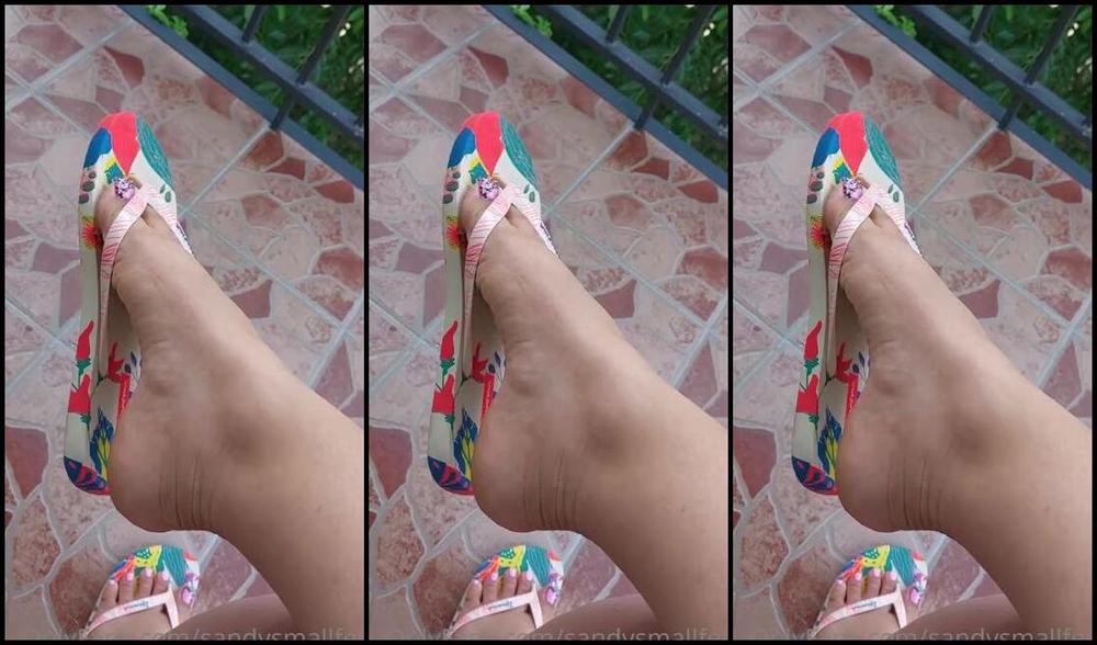 Mica Sandy Nicknamed Sandysmallfeet Onlyfans Silent Dangle In My Favorite Flip Flops I Love This Pedi So Much You Can