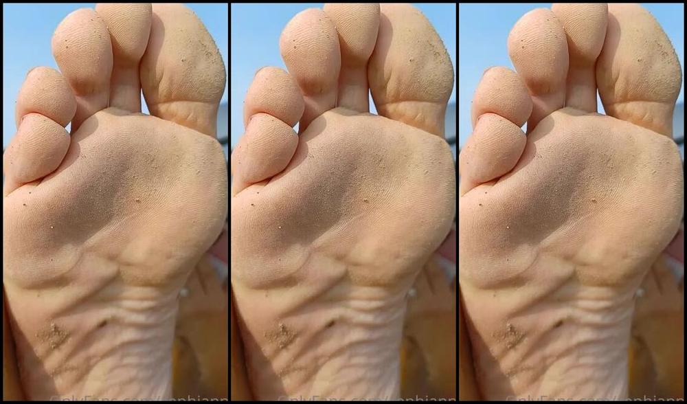 Worldgoddess Onlyfans Hey Loser Lick My Dirty Feet In Public While I Take Selfies For My Stud Ha Ha Ha Loooooser