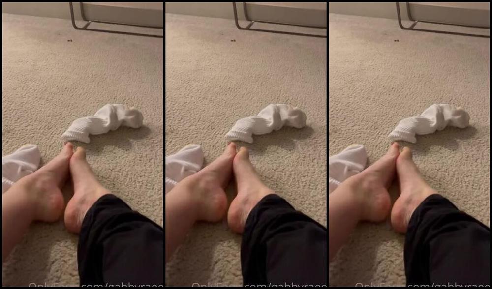 Gabrielle Coyle Nicknamed Gabbyraee1 01 14 2023 Onlyfans Video Finally A Tv Waiting On The Couch